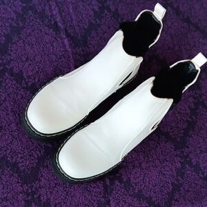 Sincerely Jules Pull On Boots. Size 8M.